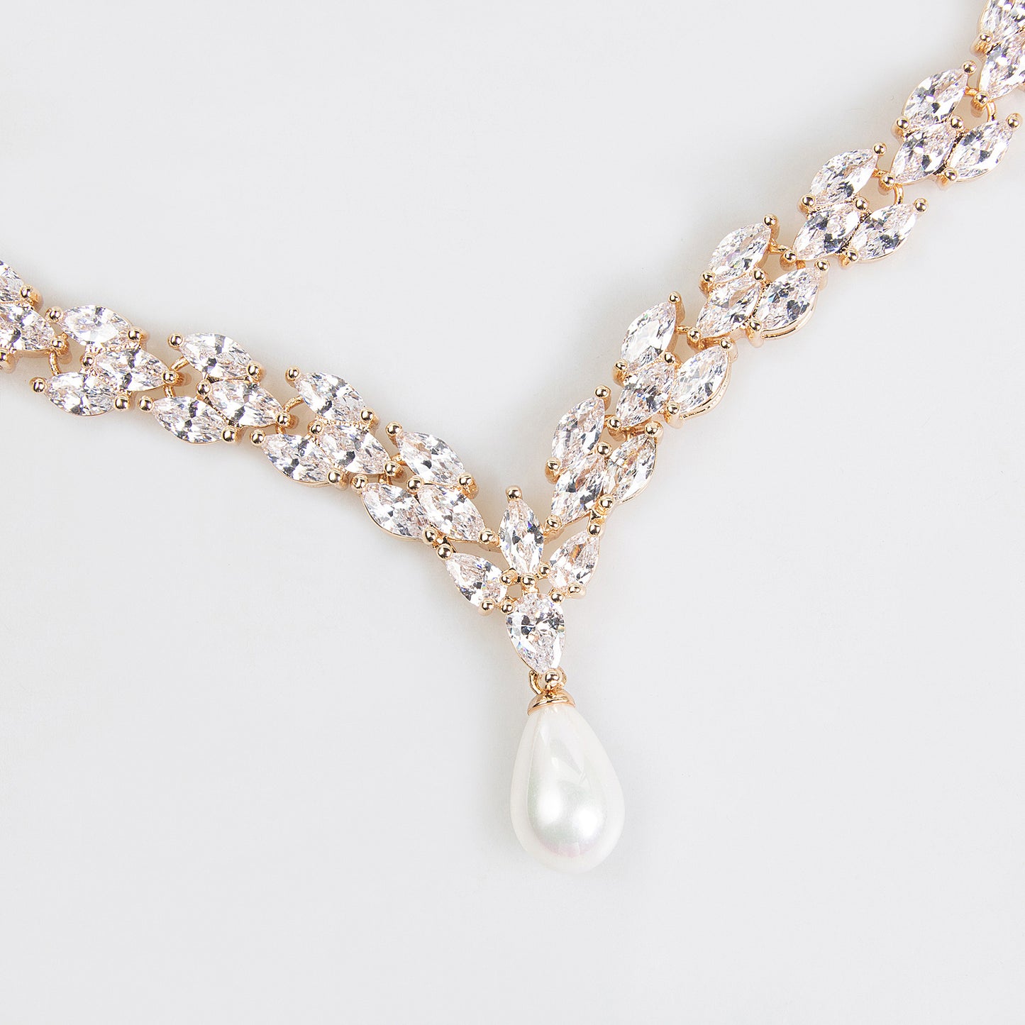 Light Luxury Zircon Pearl Pendant Necklace for Women, Luxurious European and American Style, Suitable for Formal Occasions and Social Events ins Wind Earrings Set Wholesale