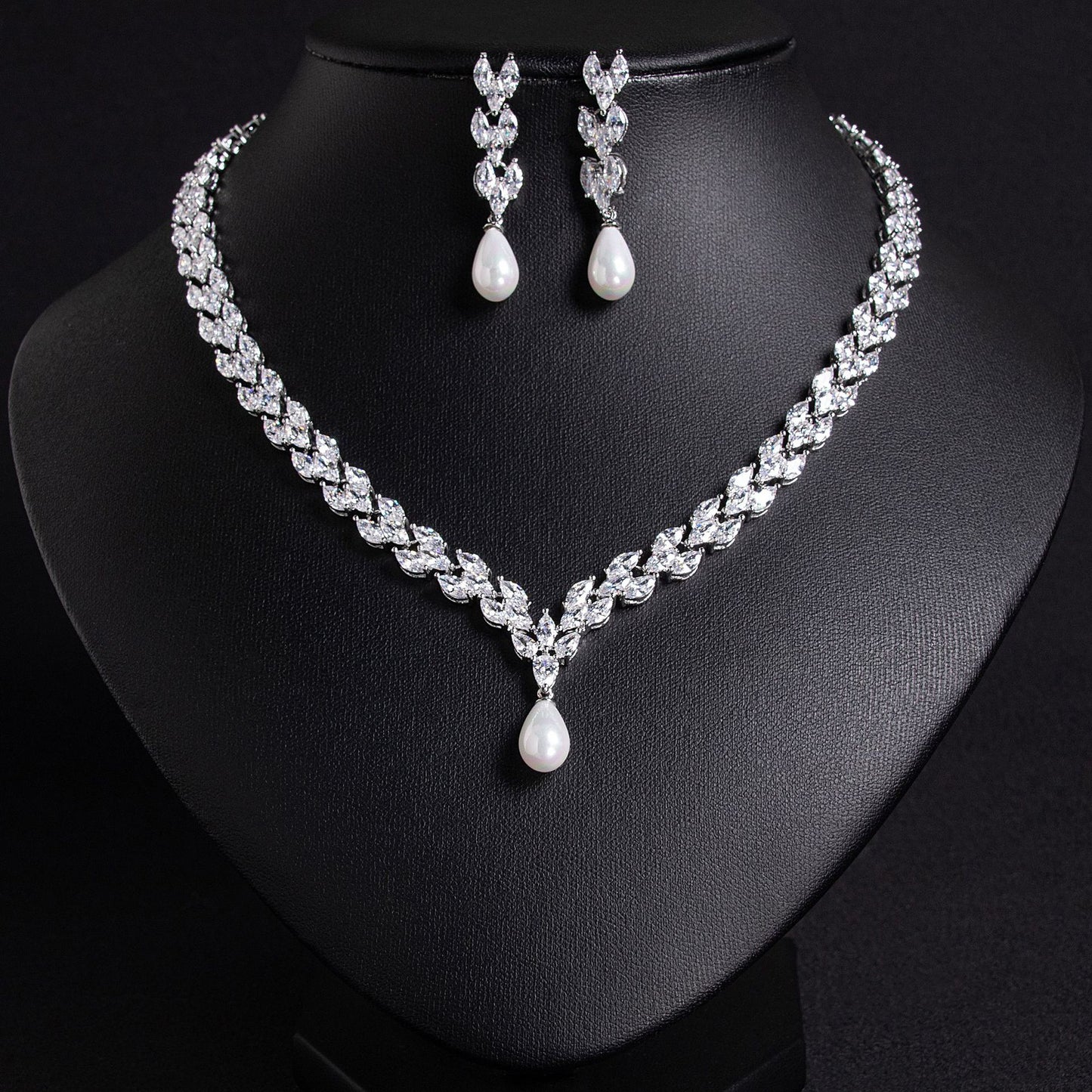 Light Luxury Zircon Pearl Pendant Necklace for Women, Luxurious European and American Style, Suitable for Formal Occasions and Social Events ins Wind Earrings Set Wholesale