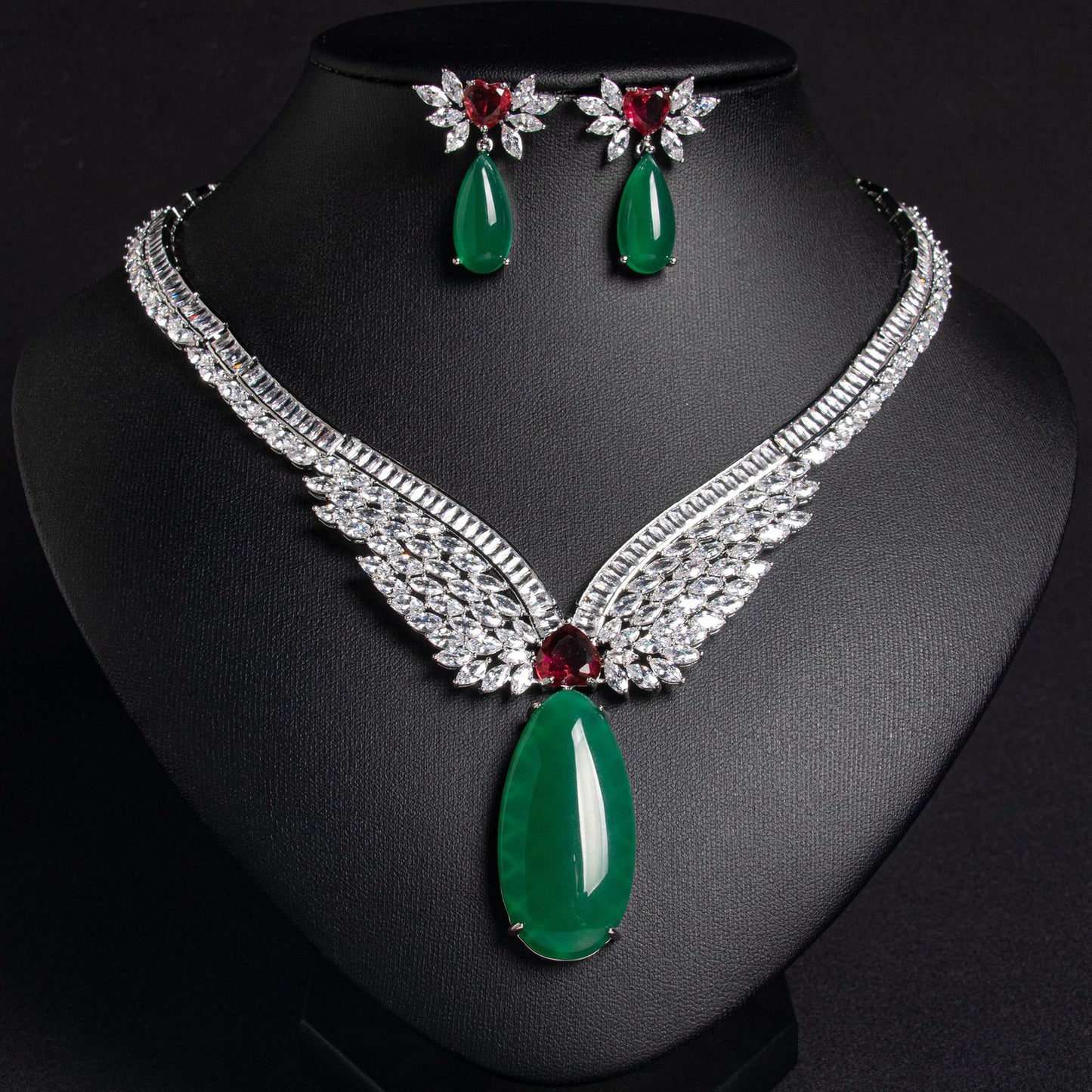 French medieval luxury zircon necklace and earrings set for women ins Angel Wings Imitation Chalcedony Hot-Selling Jewelry