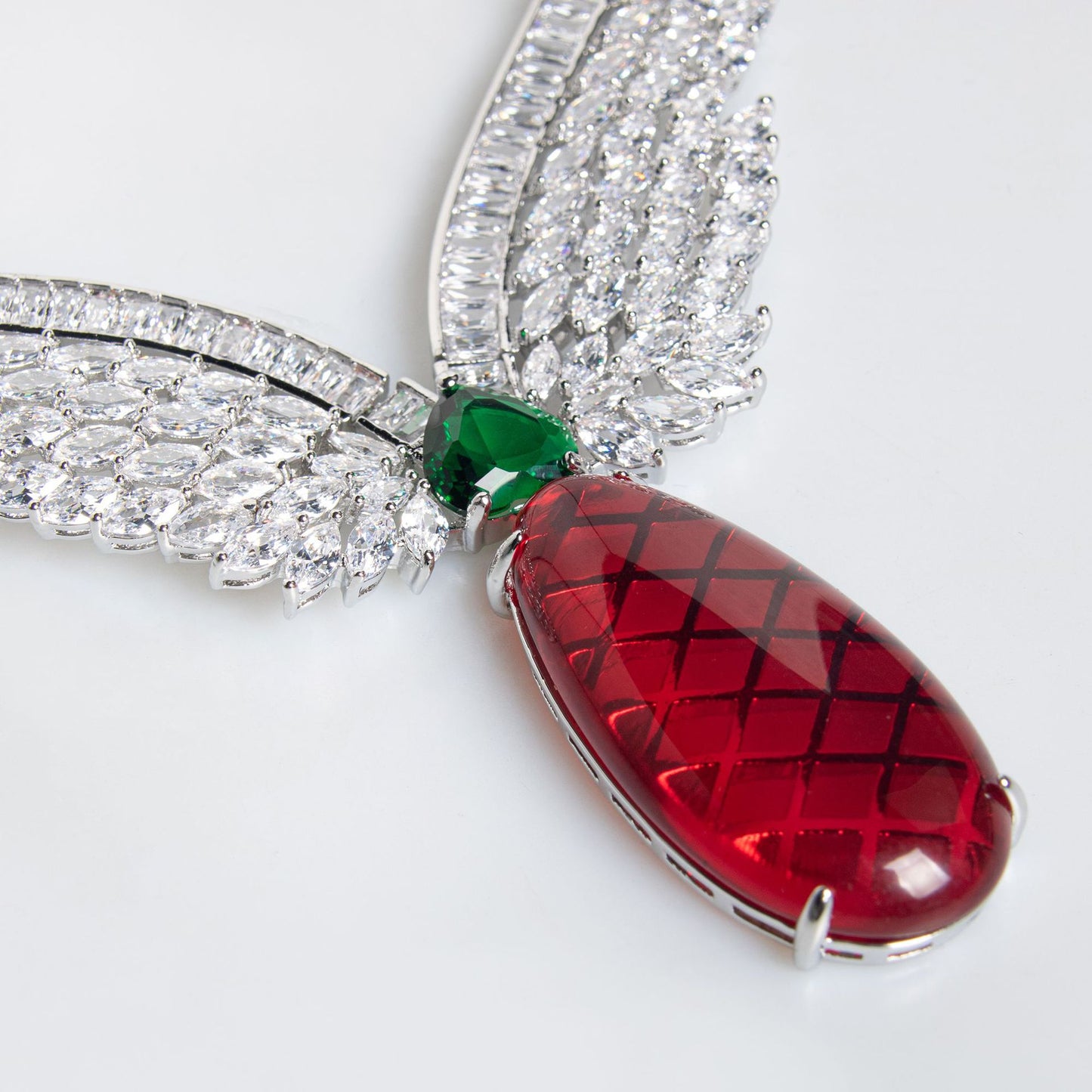 French medieval luxury zircon necklace and earrings set for women ins Angel Wings Imitation Chalcedony Hot-Selling Jewelry
