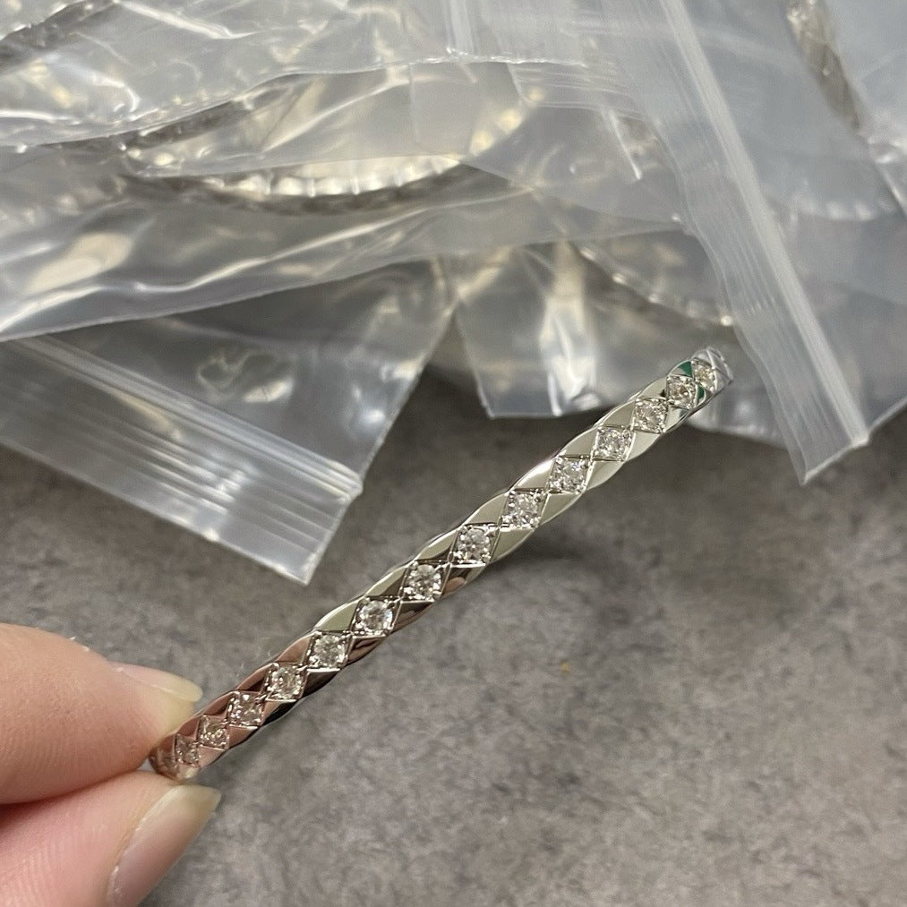 V Gold Plated Fine Version Diamond-Studded Bracelet CNC Hand-inlaid craftsmanship high-end fashion bracelet Girls' gifts